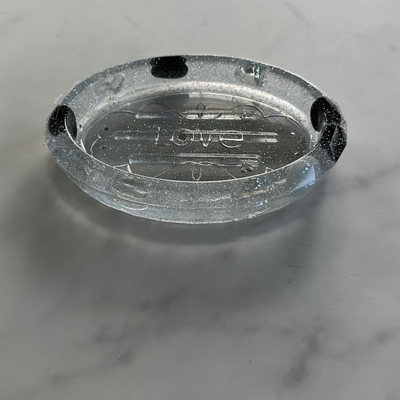 LOVE soap dish & Set of 3 soap bars - Picture 1 of 7